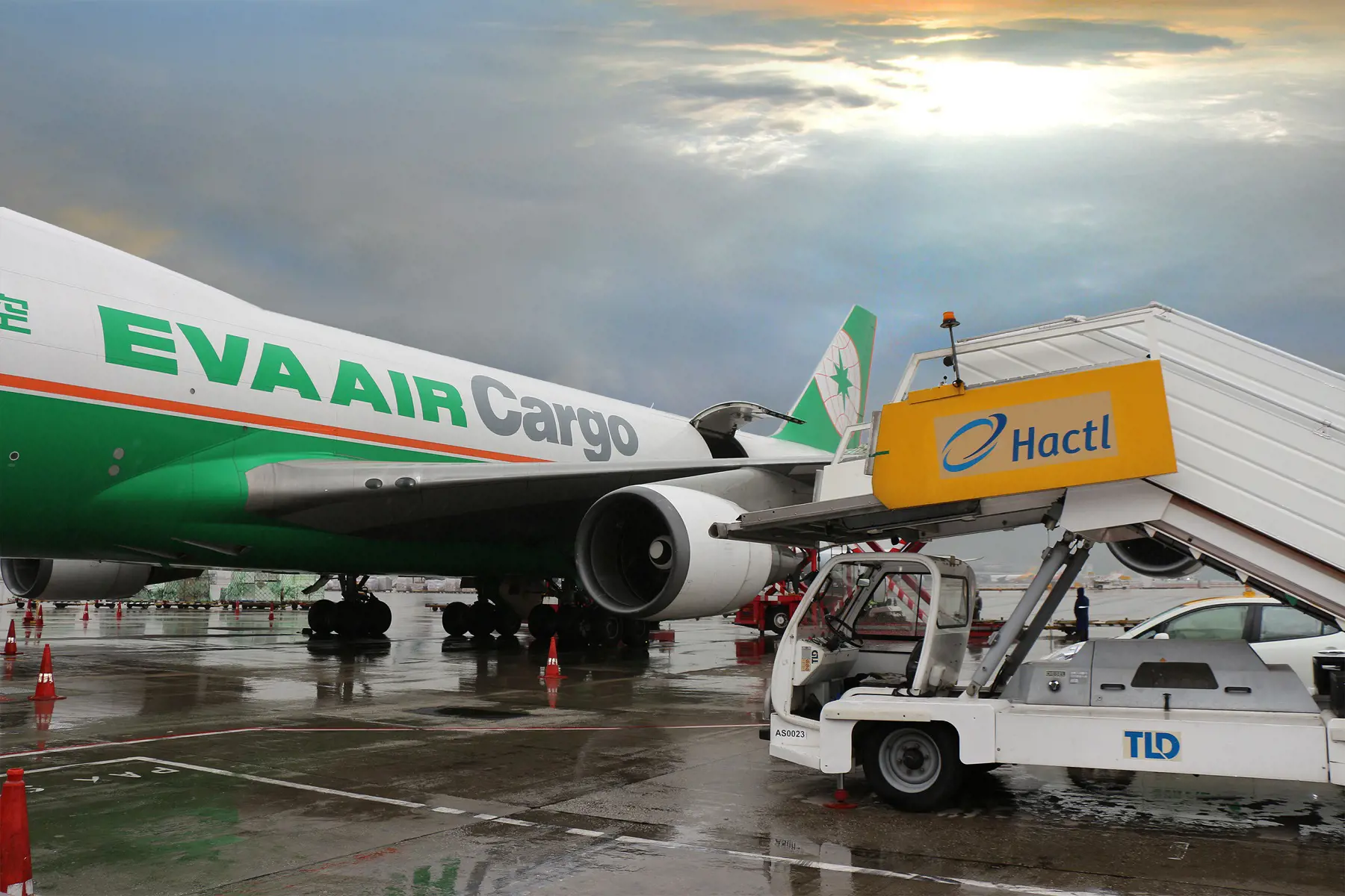 EVA Air returns to Hactl